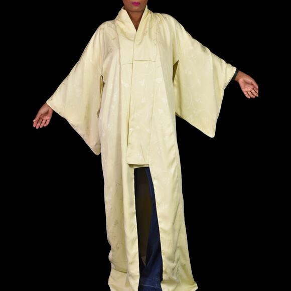 Handmade Japanese Kimono Robe Yellow Iromuji Light Pastel Jacquard Silk One Size - Picture 1 of 16